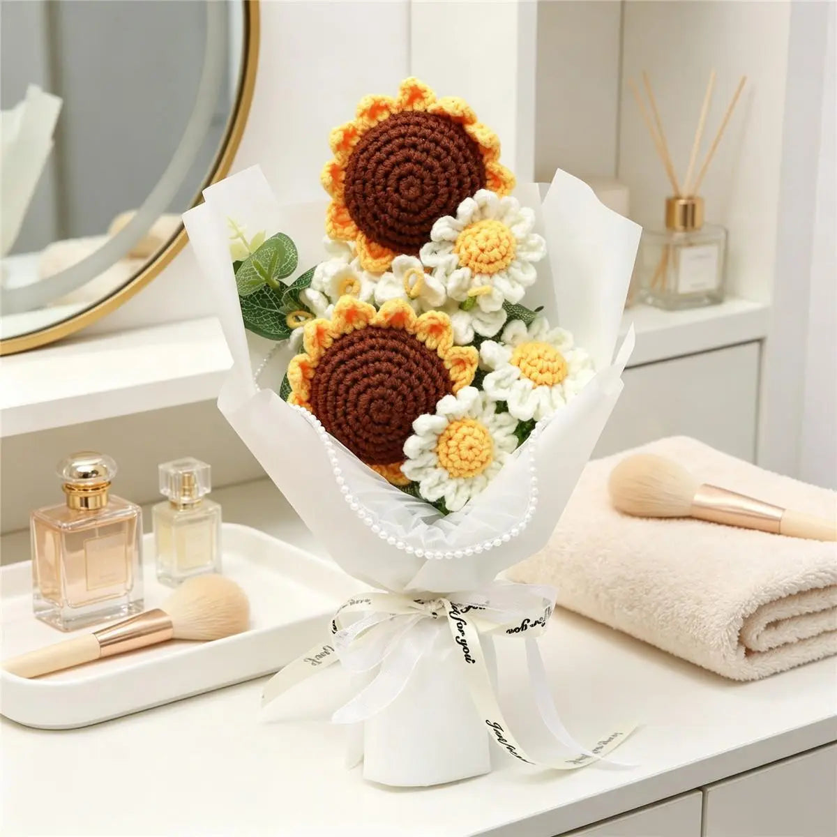 Handmade Crochet Artificial Decorative Flower Bouquet, Featuring Rose and Tulip, Ideal for Weddings, Birthdays, Mother's Day, Graduation, Valentine's Day, Father's Day Gifts, Crochet Artificial Flowers, Artificial Flower Decorations